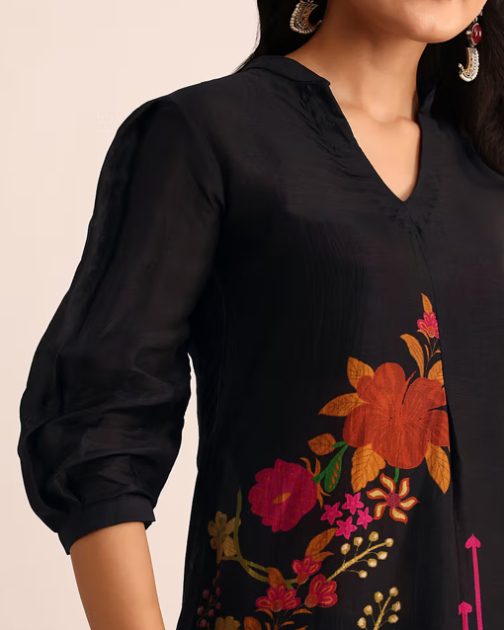 Black Floral Printed Chinon Kurti And Pant - Image 4